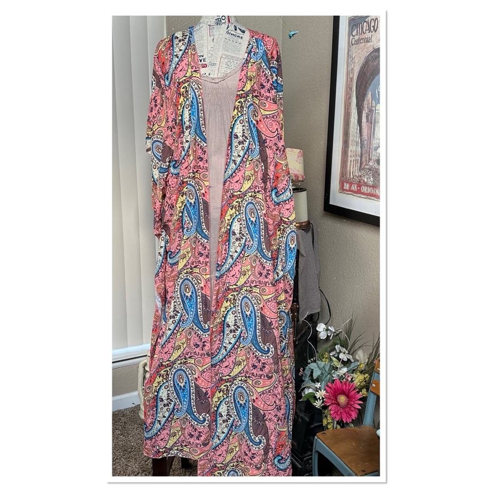 GORGEOUS Kimono! No Brand, No Size Listed. Maxi Open Front. Beautiful Print!